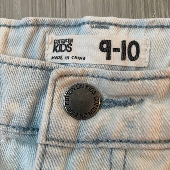 Zara Girls Distressed Washed Denim Shorts Size 9-10 - Picture 2 of 3